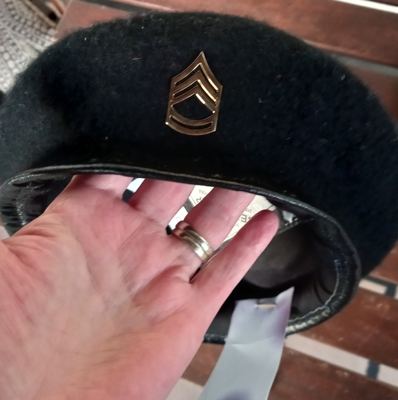 Classic Black Wool Beret cap - Picture 2 of 6